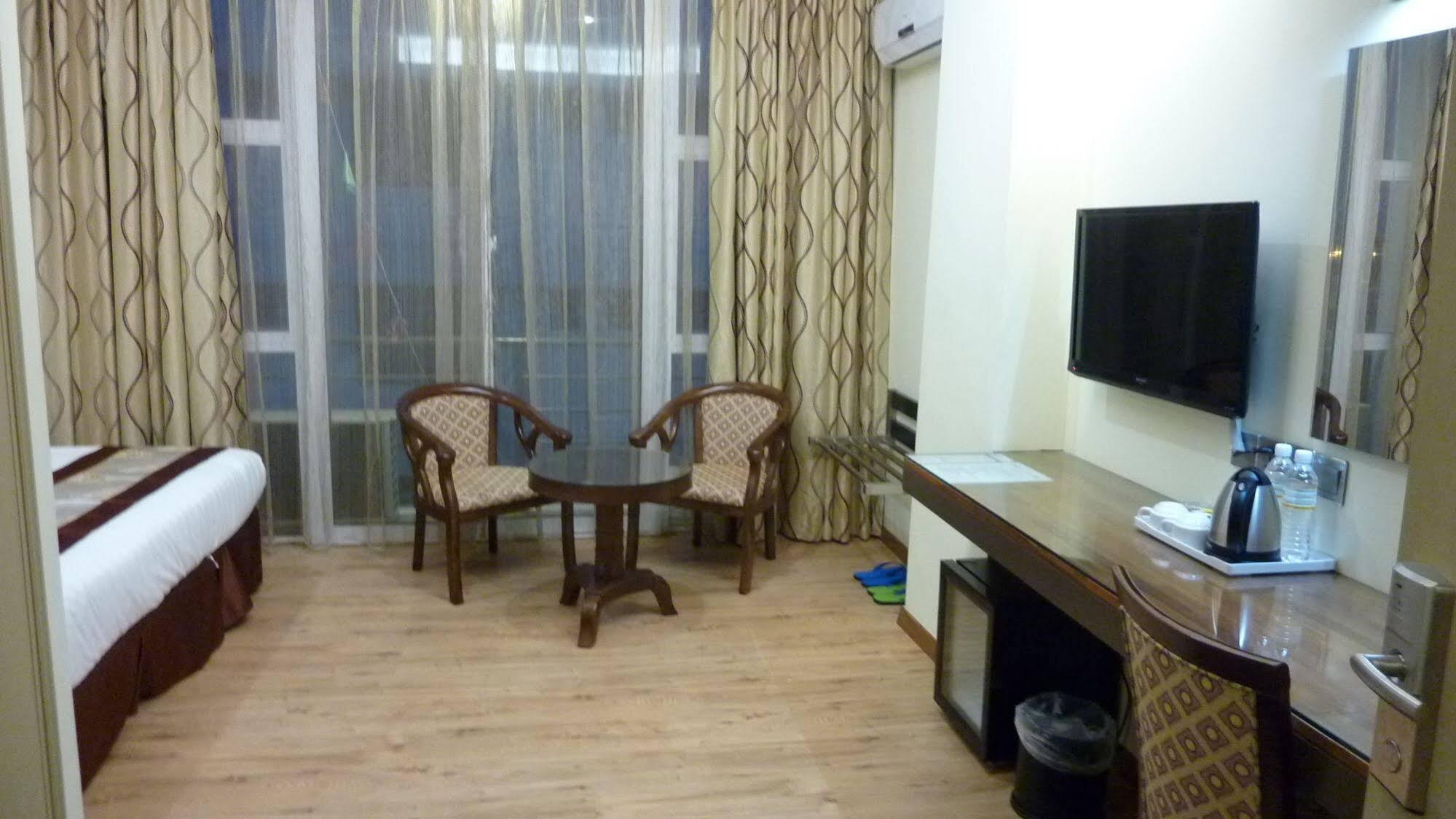 Nova Kuching Hotel מראה חיצוני תמונה