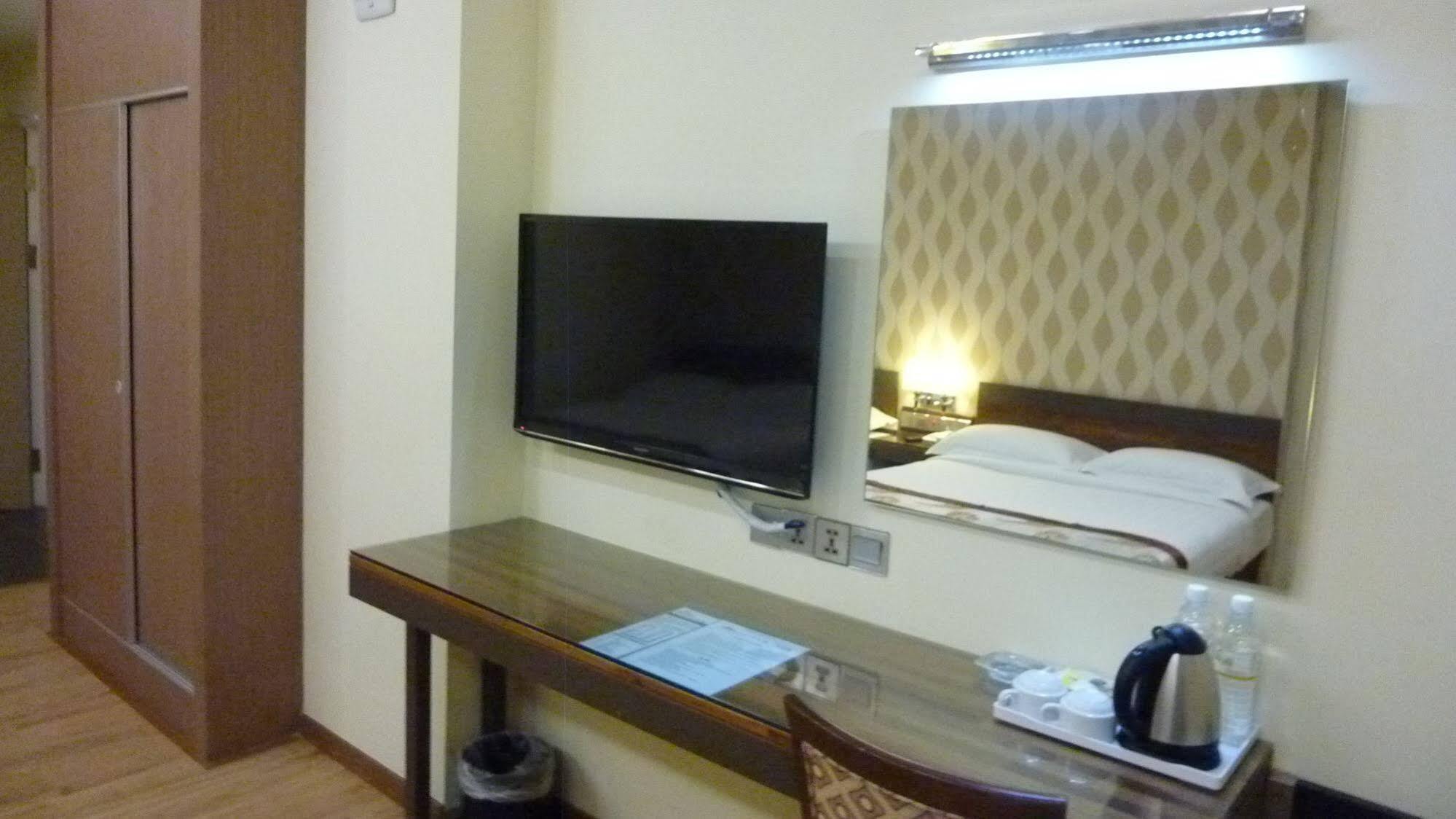 Nova Kuching Hotel מראה חיצוני תמונה