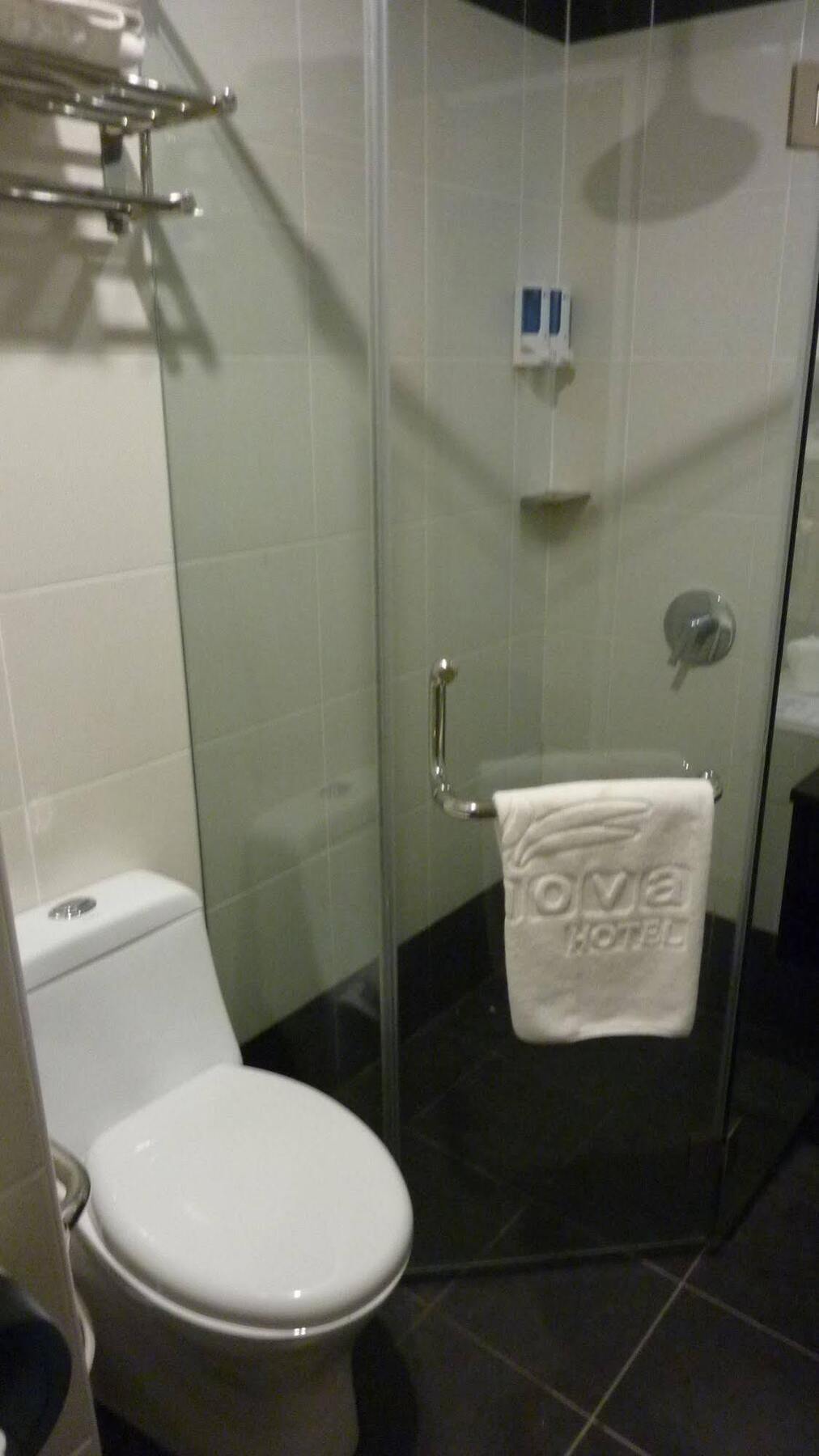 Nova Kuching Hotel מראה חיצוני תמונה