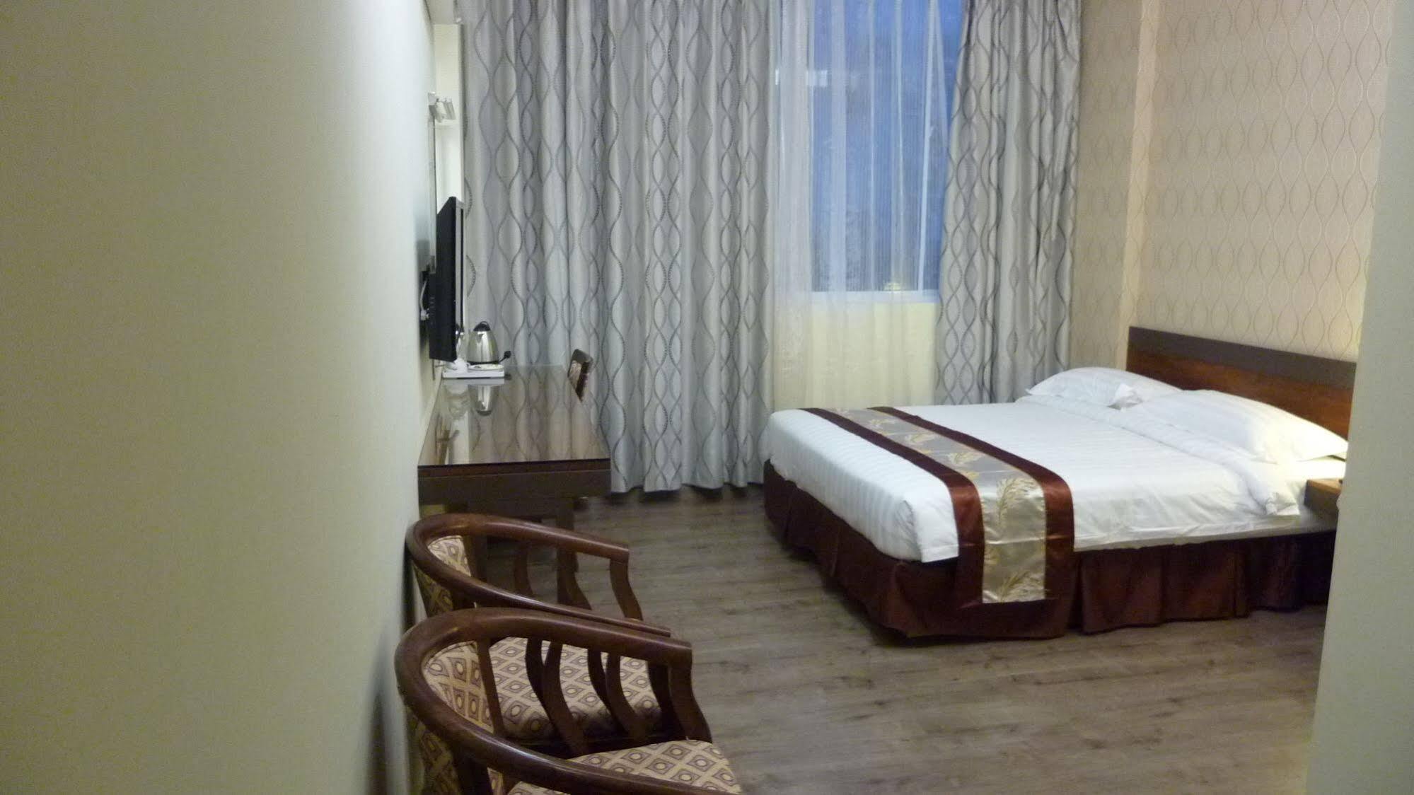 Nova Kuching Hotel מראה חיצוני תמונה