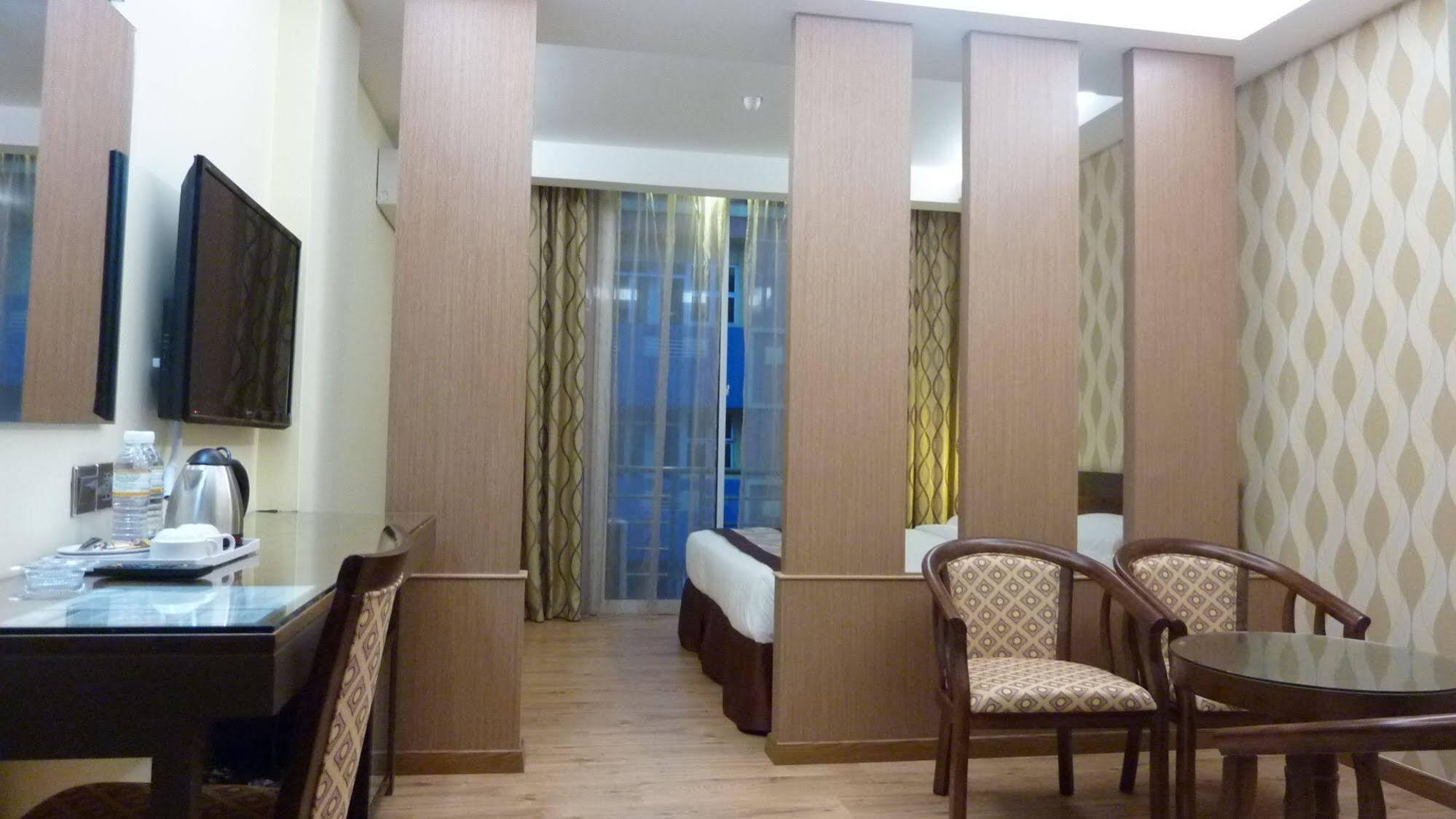 Nova Kuching Hotel מראה חיצוני תמונה