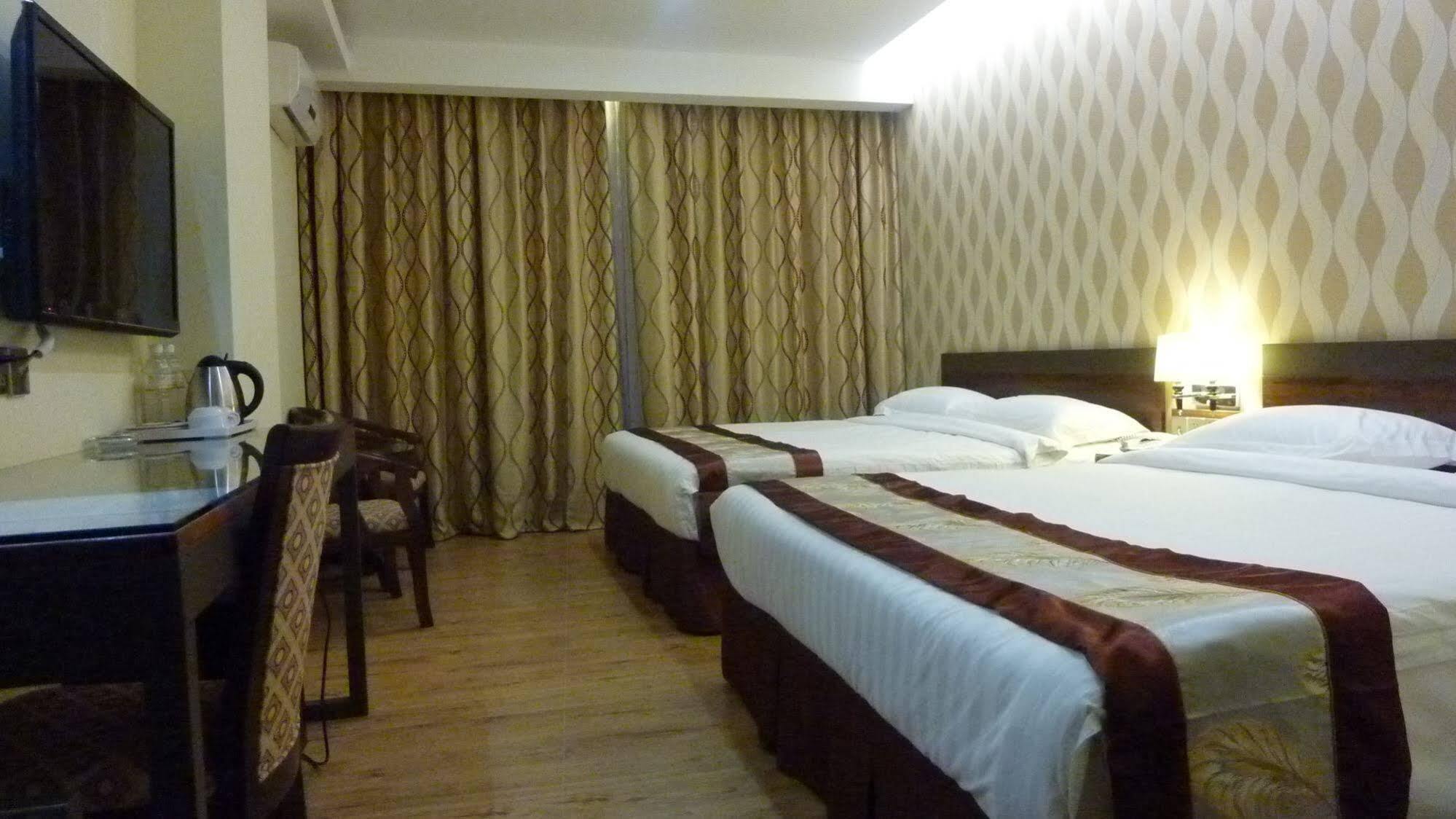 Nova Kuching Hotel מראה חיצוני תמונה