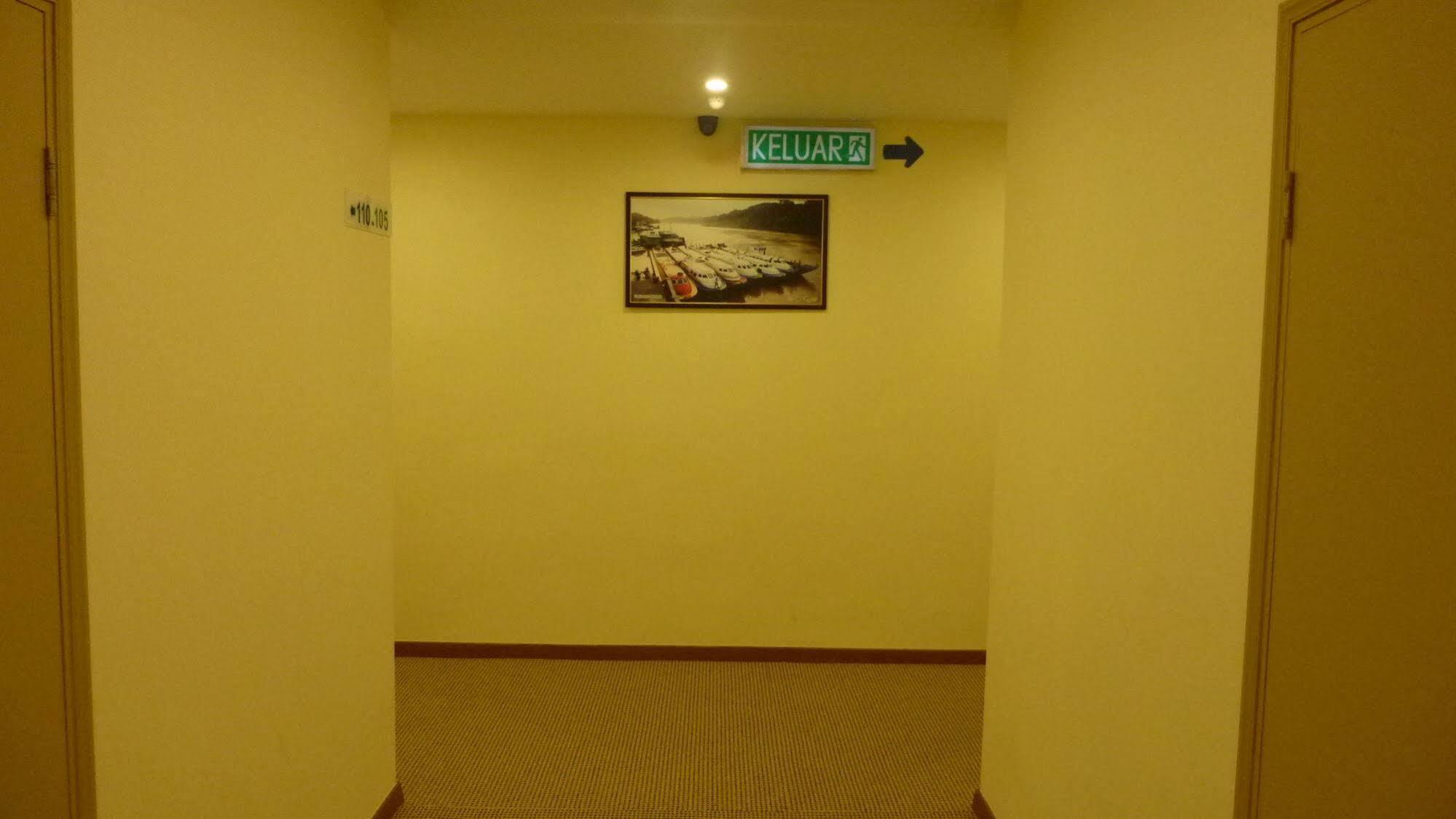 Nova Kuching Hotel מראה חיצוני תמונה